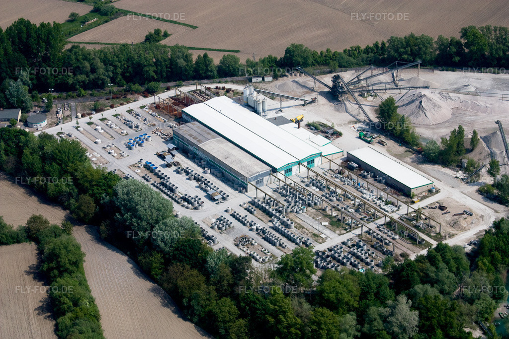 Luftbild: Heidelberg Materials Mineralik in Hagenbach im Bundesland Rheinland-Pfalz in Deutschland. Foto: IMG_18192.jpg vom 03.05.2009 durch Werner Riehm/FLY-FOTO.deHeidelberg Materials Mineralik Gebiet Süd-West | Heidelberg Materials Deutschland