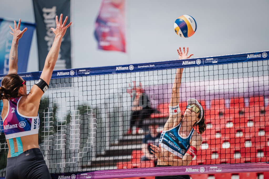 Beachvolleyball | Frauen | German Beach Tour 2024 | Tourstop Bremen | 07.06.2024 | Lena Plesiutschnig (AUT) beim Angriff