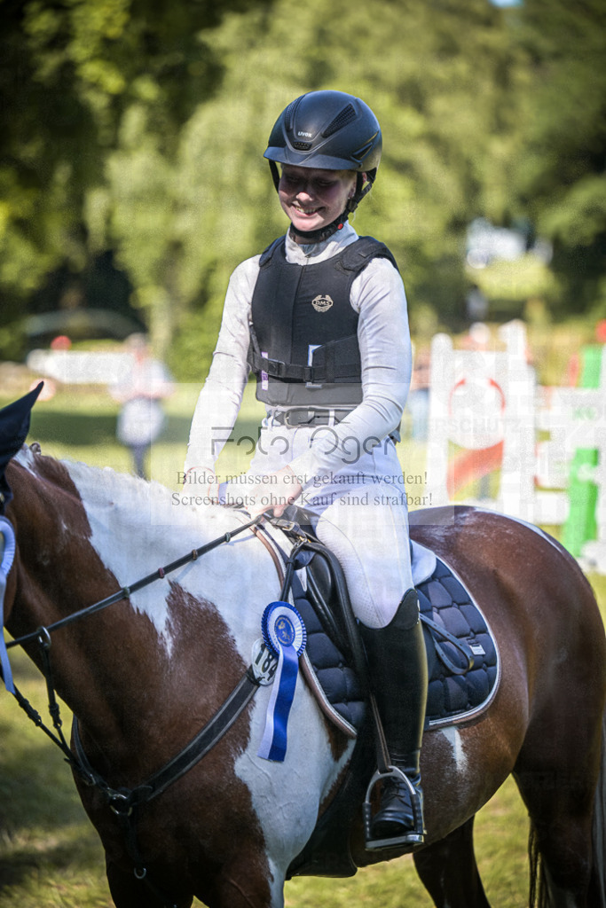 DOS_0707 | Entdecke hochwertige Reitturnierfotos von Foto Oger. Professionell, emotional und authentisch – jetzt Lieblingsmomente im Shop bestellen.Deutschlandweite Turnierfotografie. - Realisiert mit Pictrs.com
