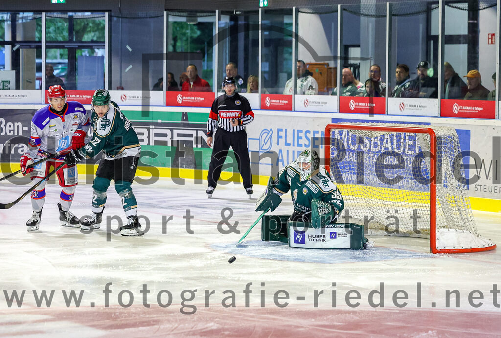 2025-09-14_016_TSV_Erding_gegen_EC_Peiting | Erding, Deutschland, 14.09.2025:Eishockey, Oberliga Süd 2025 / 2026, Testspiel, TSV Erding gegen EC Peiting, Endergebnis: 2:3Foto: Christian Riedel / fotografie-riedel.net