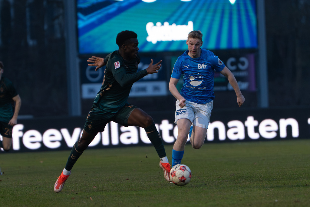 Fußball I Herren I Saison 2025-2026 I Regionalliga Nord I 25. Spieltag I TuS Blau-Weiß Lohne - Werder Bremen II I 5916 | jns.sportfotos - Realisiert mit Pictrs.com