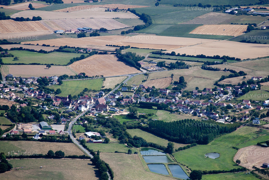 Luftbild: Ortsansicht in Melleray im Bundesland Sarthe in Frankreich. Foto: IMG_19994.jpg vom 30.07.2009 durch Werner Riehm/FLY-FOTO.de