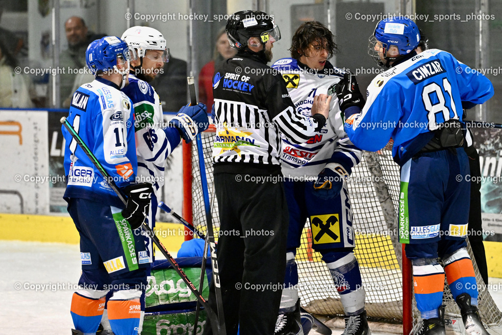 ESC Sparkasse STEINDORF vs. UECR Huben | #11 Kalan Luka ESC Steindorf, #71 Sinegubovs Antons UECR EISBÄREN HUBEN, #81 CIMZAR TADEJ ESC Steindorf, Maurer Anthony Referee, ESC Sparkasse STEINDORF vs. UECR Huben, ESC Sparkasse STEINDORF vs. UECR Huben am 30.01.2026 in Steindorf (Ossiachersee Halle), Austria, (Photo by Bernd Stefan)