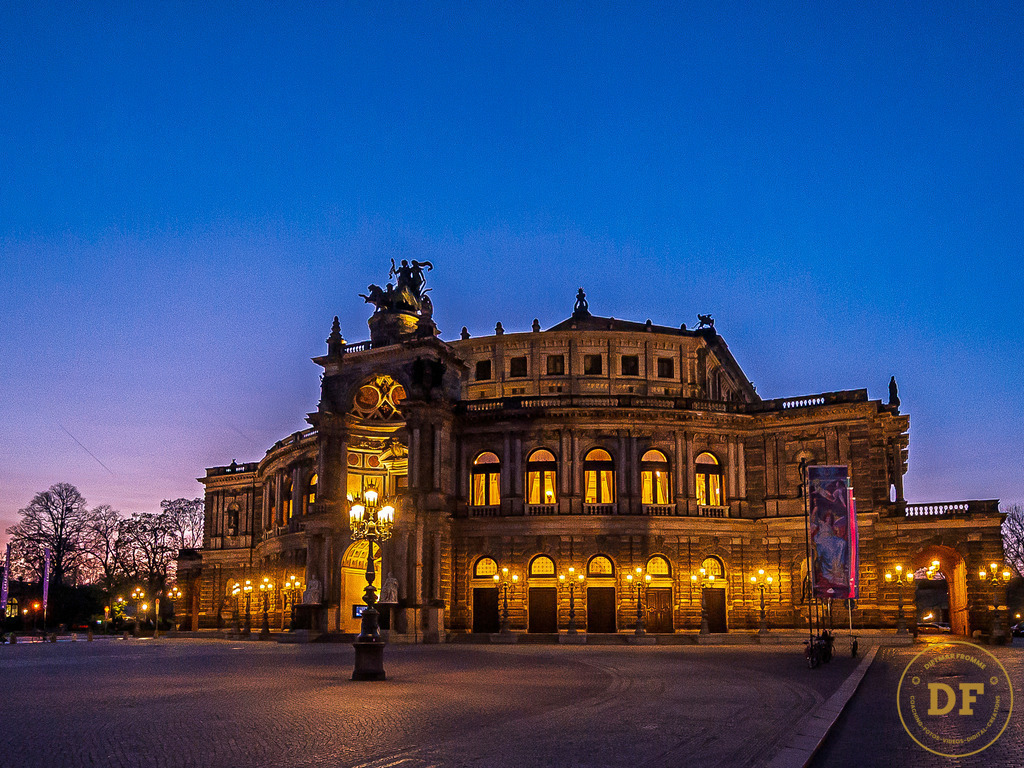 20250410-1-S-9588-S-SeOp-Seite-Wagen | Geschenke, Wandbilder und Accessoires mit Motiven aus Dresden und anderen schönen Orten zur Verschönerung Deines zu Hauses und zum verschenken gewünscht? Wähle Deine Lieblingsbild auf dem Produkt Deiner Wahl. 