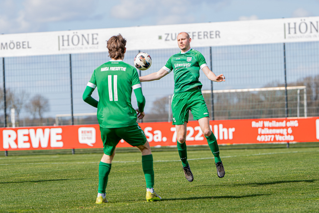 Fußball I Herren I Saison 2025-2026 I Bezirksliga Weser-Ems 4 I 26. Spieltag I VFL Oythe - SV Hansa Friesoythe I 20006 | jns.sportfotos - Realisiert mit Pictrs.com