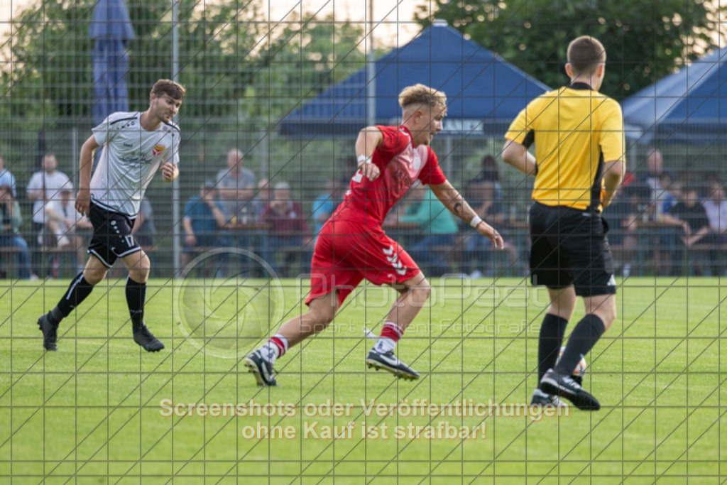 20250616_201902_0813 | #,  TV Eybach (weiß) vs. 1.FC Donzdorf II (rot), Fussball, Entscheidungsspiel 3 in Kreisliga A3 - Bezirk Neckar/Fils, Saison 2024/2025, Rasensportplatz, Staufenecker Str. 41, 73084 Salach, 16.06.2025 - 18:30 Uhr,Foto: PhotoPeet-Sportfotografie/Peter Harich