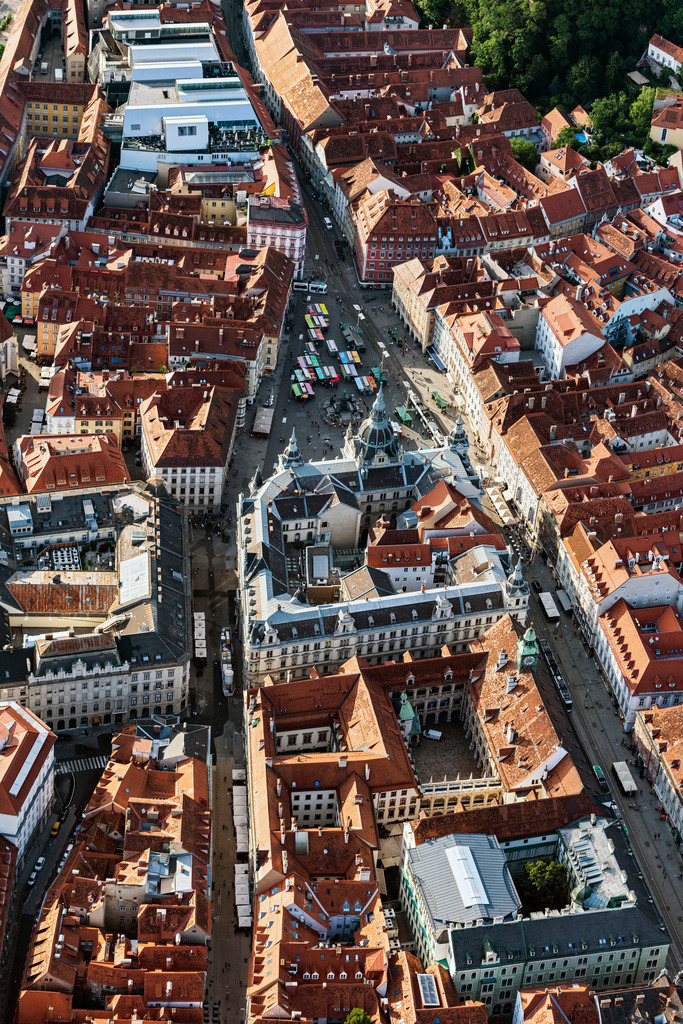 dr__0025425.jpg | GRAZ 24.06.2019 Platz- Ensemble Hauptplatz und Rathaus im Innenstadt- Zentrum in Graz in Steiermark, Österreich. // Ensemble space Hauptplatz and Rathaus in the inner city center in Graz in Steiermark, Austria. Foto: Daniel Reiter