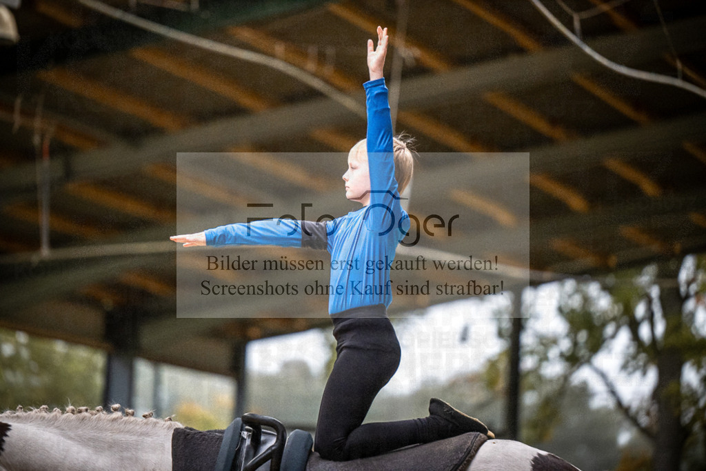 DOS_0138 | Entdecke hochwertige Reitturnierfotos von Foto Oger. Professionell, emotional und authentisch – jetzt Lieblingsmomente im Shop bestellen.Deutschlandweite Turnierfotografie. - Realisiert mit Pictrs.com