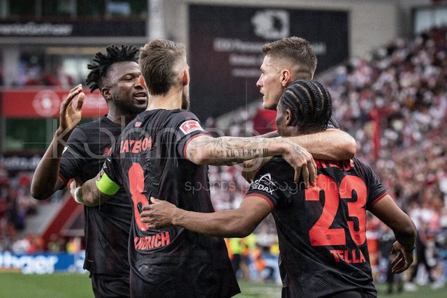 German Bundesliga, Bayer 04 Leverkusen vs. RB Leipzig, 02.05.2026 | LEVERKUSEN, GERMANY - MAY 2, 2026 :  Nathan Tella (Bayer 04 Leverkusen, 23) celebrates scoring his team's second goal with teammates during the German Bundesliga match on gameday 32 between Bayer 04 Leverkusen vs. RB Leipzig at BayArena on May 2, 2026 in Leverkusen, Germany. DFL REGULATIONS PROHIBIT ANY USE OF PHOTOGRAPHS AS IMAGE SEQUENCES AND/OR QUASI-VIDEO.
