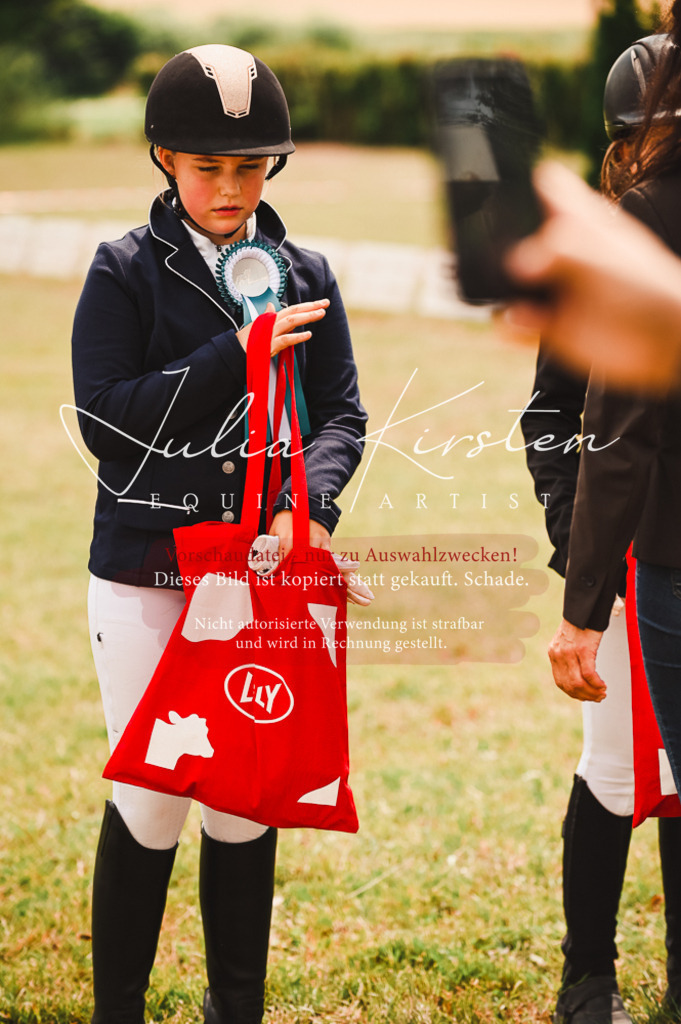 DSC_6413 | Pferde- und Turnierfotografie in Westsachsen. Pferdeportraits, Auftragszeichnungen und intuitive Kunst.