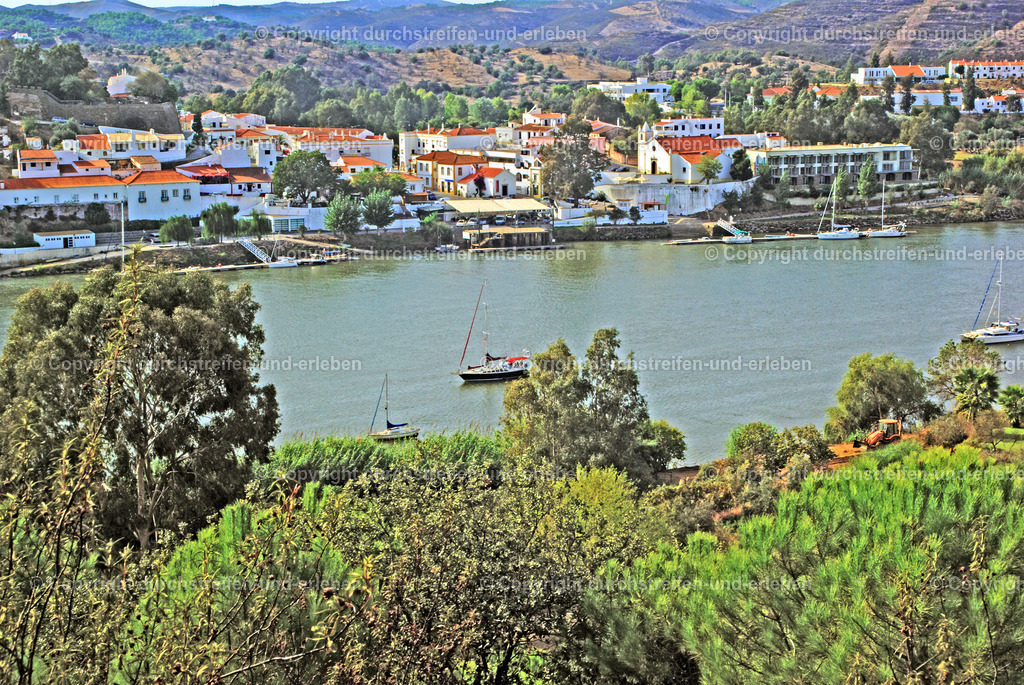 Rio Guadiana bei Alcoutim, Algarve | Rio Guadiana bei Alcoutim, Algarve. Der Fluss bildet eine natürliche Grenze zwischen Portugal und Spanien. - Realisiert mit Pictrs.com