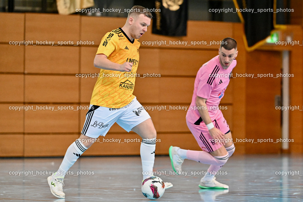 Carinthia Flamengo Futsal Club vs. FC Ljuti Krajisnici | #23 Amel Beglerovic FC Ljuti Krajisnici, #24 Zoran Vukovic Carinthia Flamengo, Carinthia Flamengo Futsal Club vs. FC Ljuti Krajisnici, Carinthia Flamengo Futsal Club vs. FC Ljuti Krajisnici am 05.01.2025 in Klagenfurt (Ballspielhalle Viktring), Austria, (Photo by Bernd Stefan)
