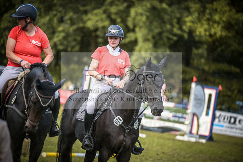 DOS_0046 | Entdecke hochwertige Reitturnierfotos von Foto Oger. Professionell, emotional und authentisch – jetzt Lieblingsmomente im Shop bestellen.Deutschlandweite Turnierfotografie. - Realisiert mit Pictrs.com