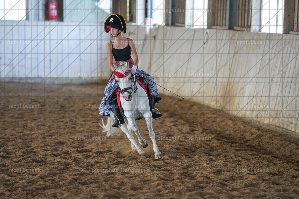 20230917-FAH09830 | Landsberg am Lech, 2023, Kaufbeuren, Kempten, Allgäu, Turnierfotografen Bayern, Fotoagentur Herrmann, Turnierbilder, Reitsport Fotos, Pferdefotograf, Augsburg, Bad Tölz, Dachau, Karlsfeld, Memmingen, Buchloe, Schwabmünchen