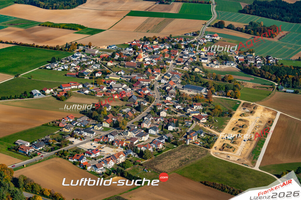 Die Luftbildaufnahme Doerndorf - Denkendorf wurde 2018 mittels Flugzeug (keine Drohne) erstellt. Perfekte Schärfe und Druck- Auflösung- Garantiert!
