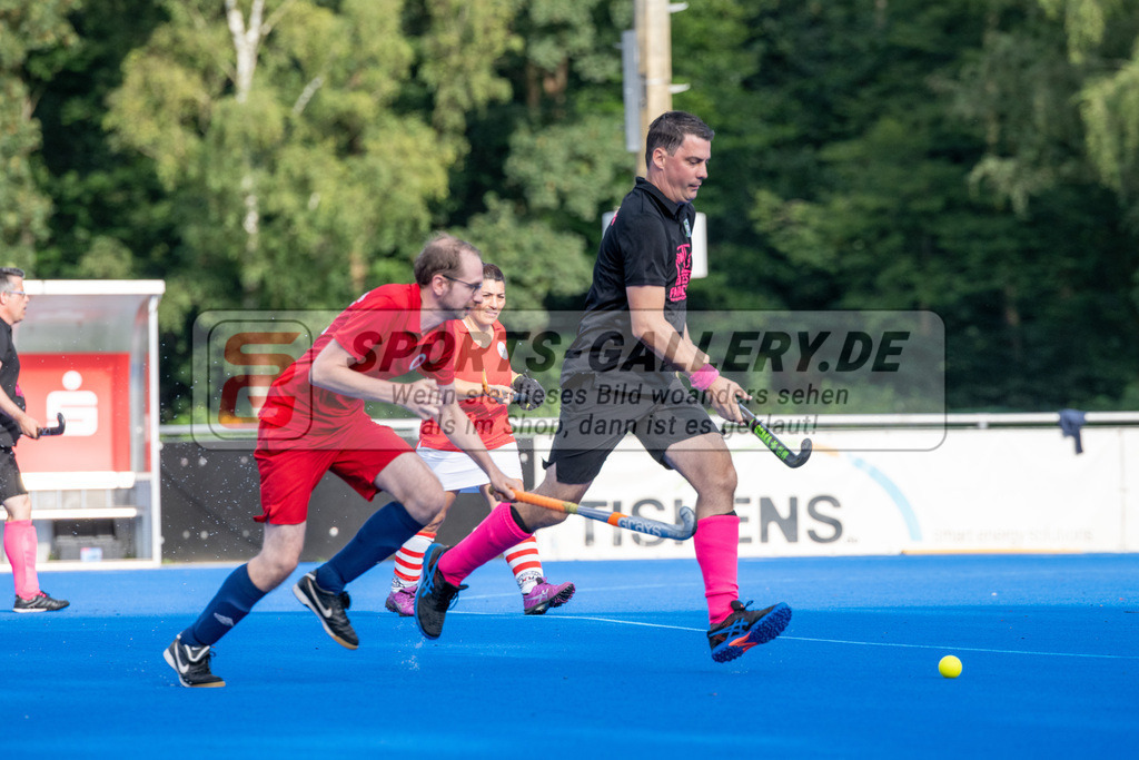 SFE_20240817_0210 | Krefeld, Deutschland, 17.08.2024:  European Cup for Recreational Hockey Players im KTHC Stadion Rot-Weiss Köln Tennis and Hockey Club am 17.08.2024 in Krefeld, Deutschland. (Foto von Stephan Fehrmann)Krefeld, Germany, 17.08.2024: European Cup for Recreational Hockey Players in KTHC Stadion Rot-Weiss Köln Tennis and Hockey Club at 17.08.2024 in Krefeld, Deutschland. (Foto from Stephan Fehrmann)