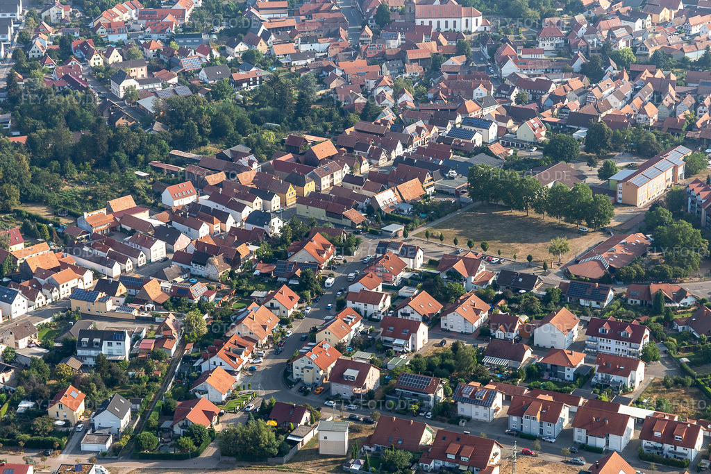 Luftbild: Rappengasse in Rheinzabern im Bundesland Rheinland-Pfalz in Deutschland. Foto: IMG_122155.jpg vom 11.08.2020 durch Werner Riehm/FLY-FOTO.de