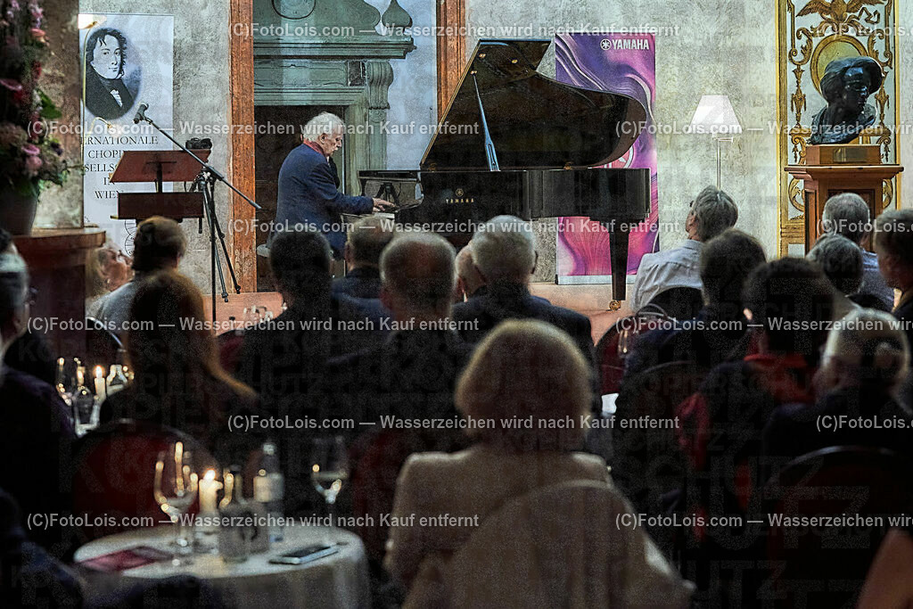 ALS1066_XXXIX-Chopin-Festival_Nocturno_Olejniczak Janusz | (C)FotoLois.com, Alois Spandl, XXXIX. internationales CHOPIN-Festival in der Kartause Gaming, NOCTURNO - nächtliches Konzert bei Kerzenlicht, Sa 5. August 2023.