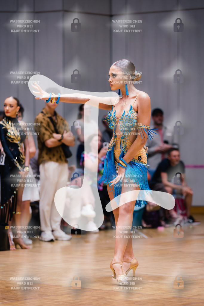 GOC 2025 - WDSF Solo Junior II Latin Female - 2025-08-21-7628 | Webshop for digital downloads and prints of dance sport, event & show photographer Julian Link - Realisiert mit Pictrs.com