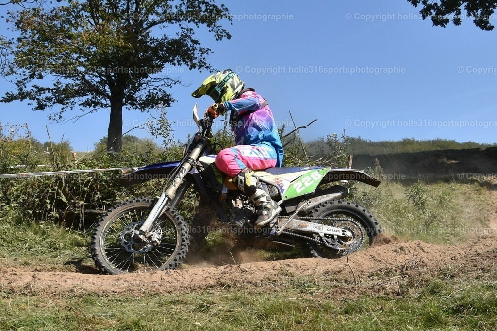 DSC_0142 | Sportfotografie , Motorsport, Motoross, Reitsport, Mointainbike, Enduro,
Landschaft , Outdoor, Eventfotografie, Landschaft, Bilder online bestellen - Realisiert mit Pictrs.com