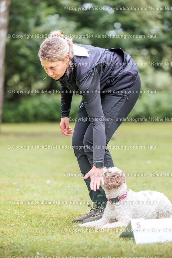 RO-Blumenthal-2026-Nickbest-Hundefotografie-0347 | Dein Hund! Dein Moment! Deine Erinnerungen! Hundefotografie in Bremen Blumenthal. Ich fange die besonderen Momente deines Vierbeiners ein – ob Indoor mit Blitzanlage oder in der freien Natur. Sicher dir dein Moment und dein Termin für eure Erinnerungen.