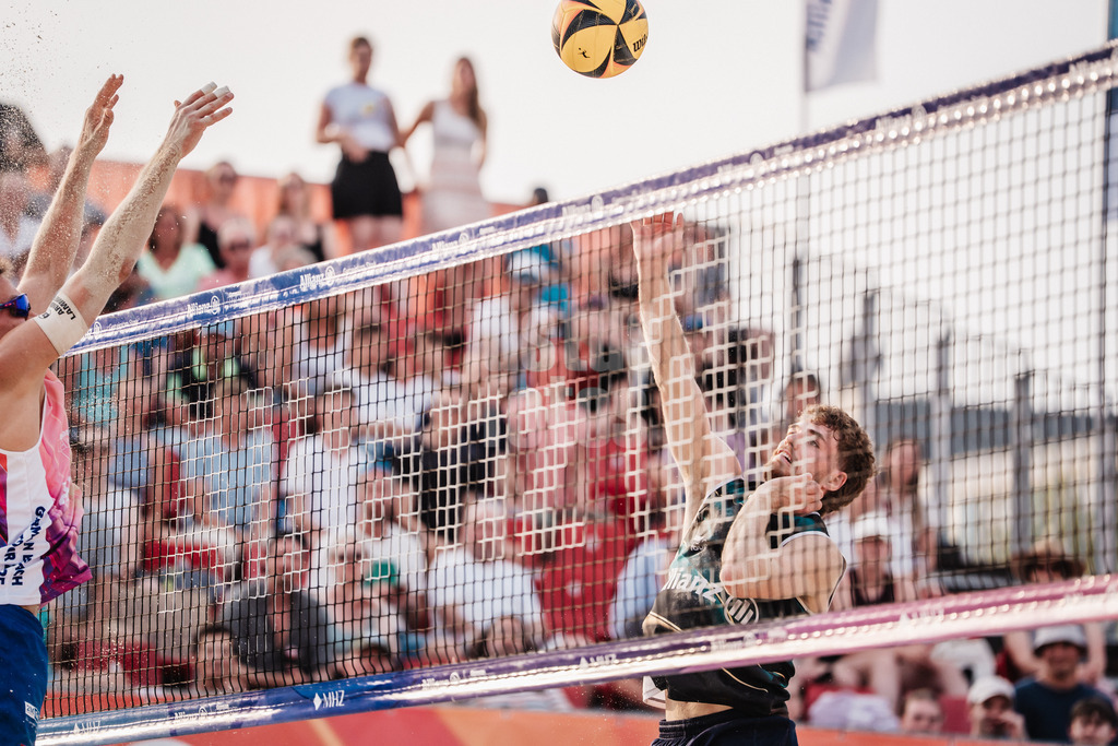 Beachvolleyball | Männer | Allianz German Beach Tour 2025 | Tourstop Bremen | 14.06.2025 | Luis Henrichs beim Angriff