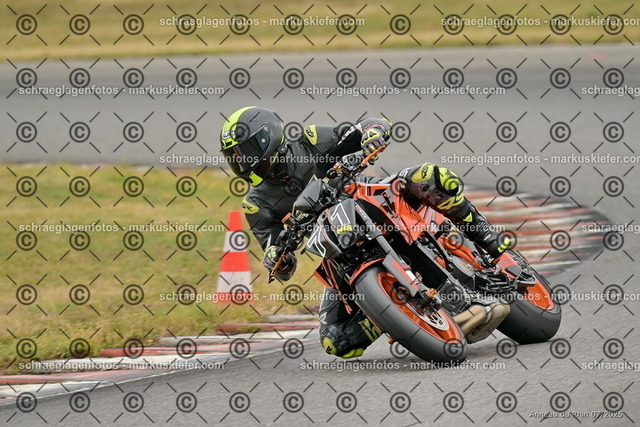 25bt05-1517 | markuskiefer.com - Realisiert mit Pictrs.com
