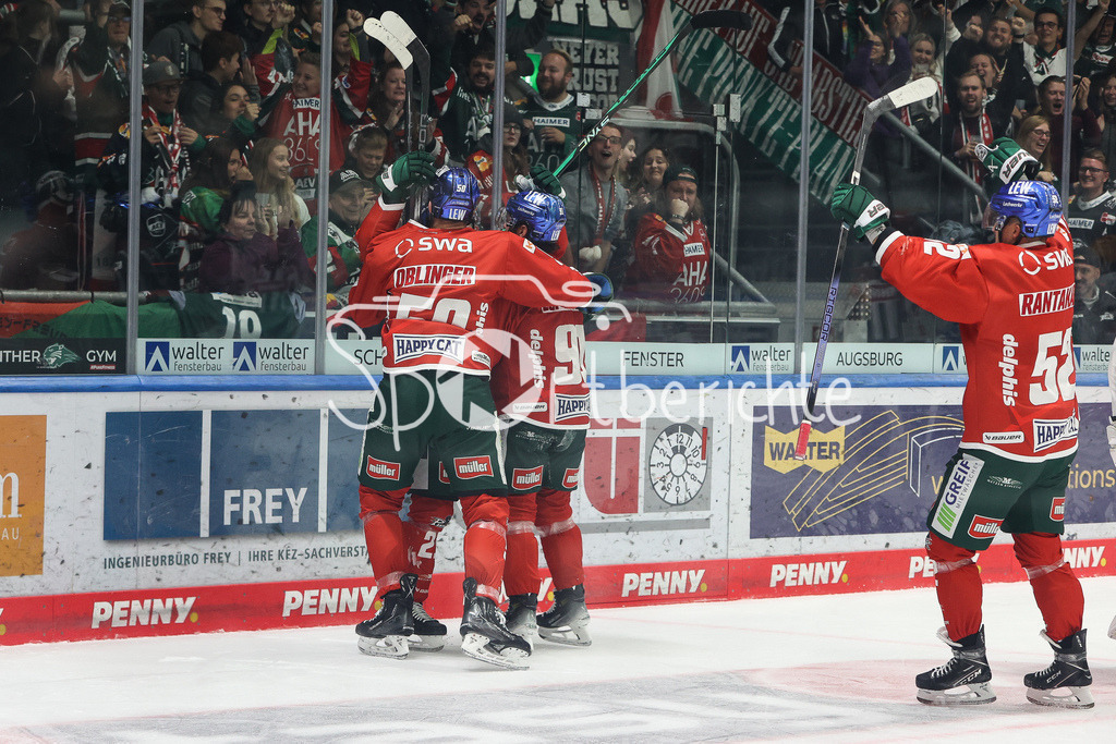 Augsburger Panther - Fischtown Pinguins Bremerhaven | Jubel der Panther nach dem Treffer zum 1-0 druch Jere KARJALAINEN (AEV #21) / Tor / Torschuetze / Jubel / Freude