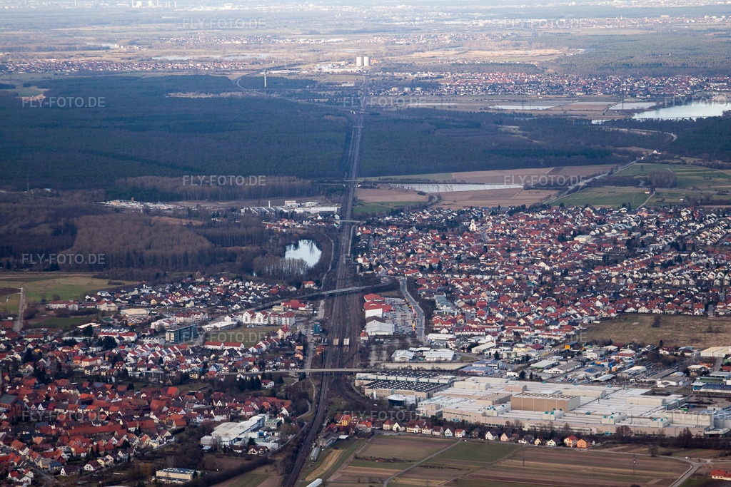Luftbild: Ortsansicht der Straßen und Häuser der Wohngebiete im Ortsteil Neudorf in Graben-Neudorf im Bundesland Baden-Württemberg in Deutschland. Foto: IMG_24601.jpg vom 27.02.2010 durch Werner Riehm/FLY-FOTO.de