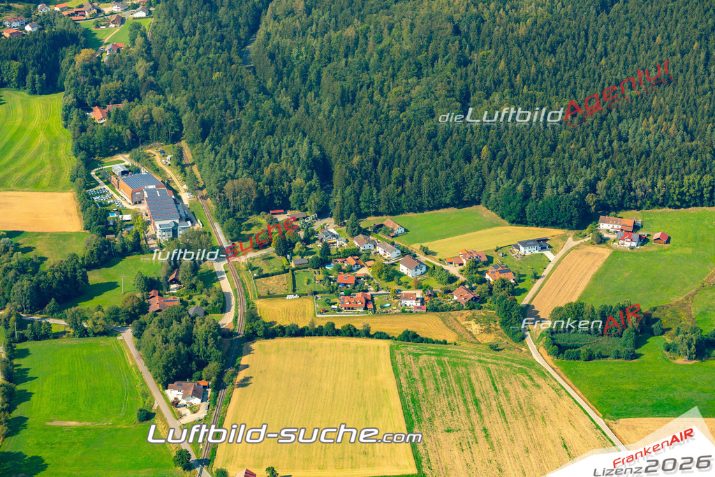 Das Luftbild zeigt :  Willmering - Die Luftaufnahme wurde 2024 vom UL-Flugzeug aus erstellt ( keine Drohne ) - Hochauflösende Luftaufnahme - Für grossformatige Ausdrucke geeignet. Die Geschenkidee !Mit Lizenz und Bildrechte bestellbar