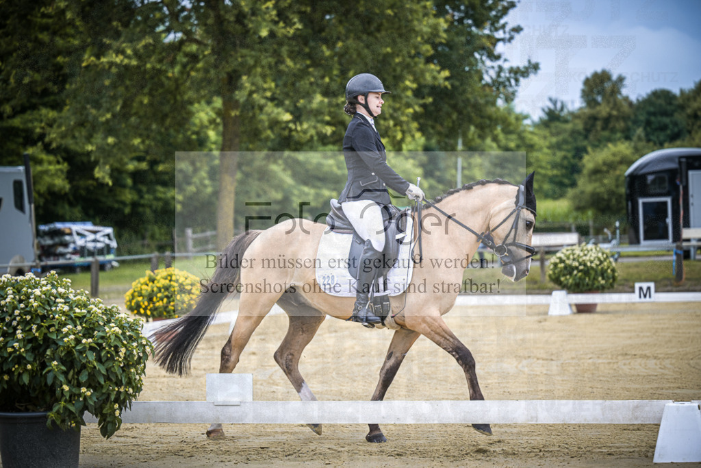 DOS_5502 | Entdecke hochwertige Reitturnierfotos von Foto Oger. Professionell, emotional und authentisch – jetzt Lieblingsmomente im Shop bestellen.Deutschlandweite Turnierfotografie. - Realisiert mit Pictrs.com
