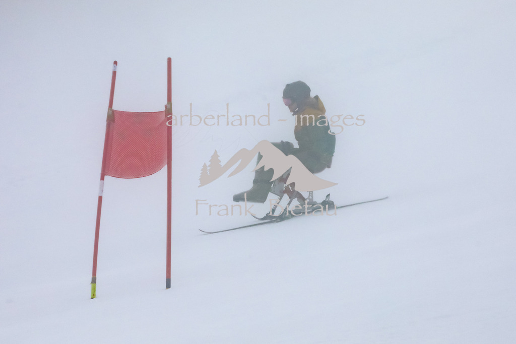 OE7A4431 | Nebel mit Sichtweiten unter 20m verhinderten den Start des Rennen am Arber