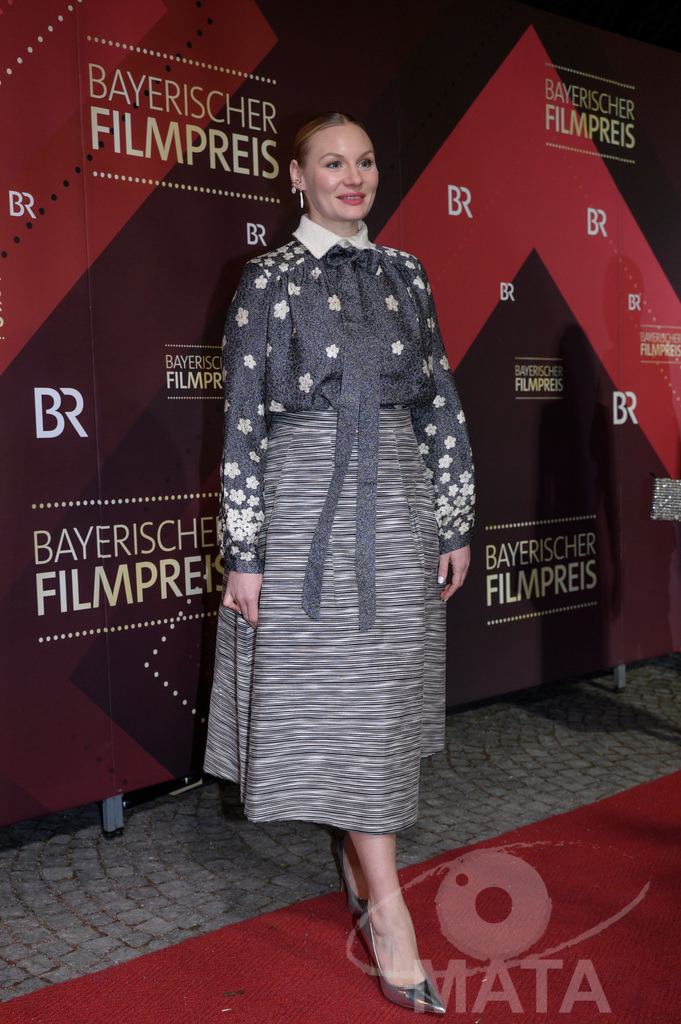 _DWI5266 | Rosalie Thomass bei der Verleihung des 47. Bayerischen Filmpreises 2026  im Prinzregententheater. München, Deutschland. Der Bayerische Filmpreis wird seit 1979 von der Bayerischen Staatsregierung verliehen, um die Bedeutung des Kinofilms als Kulturgut herauszustellen - Realisiert mit Pictrs.com
