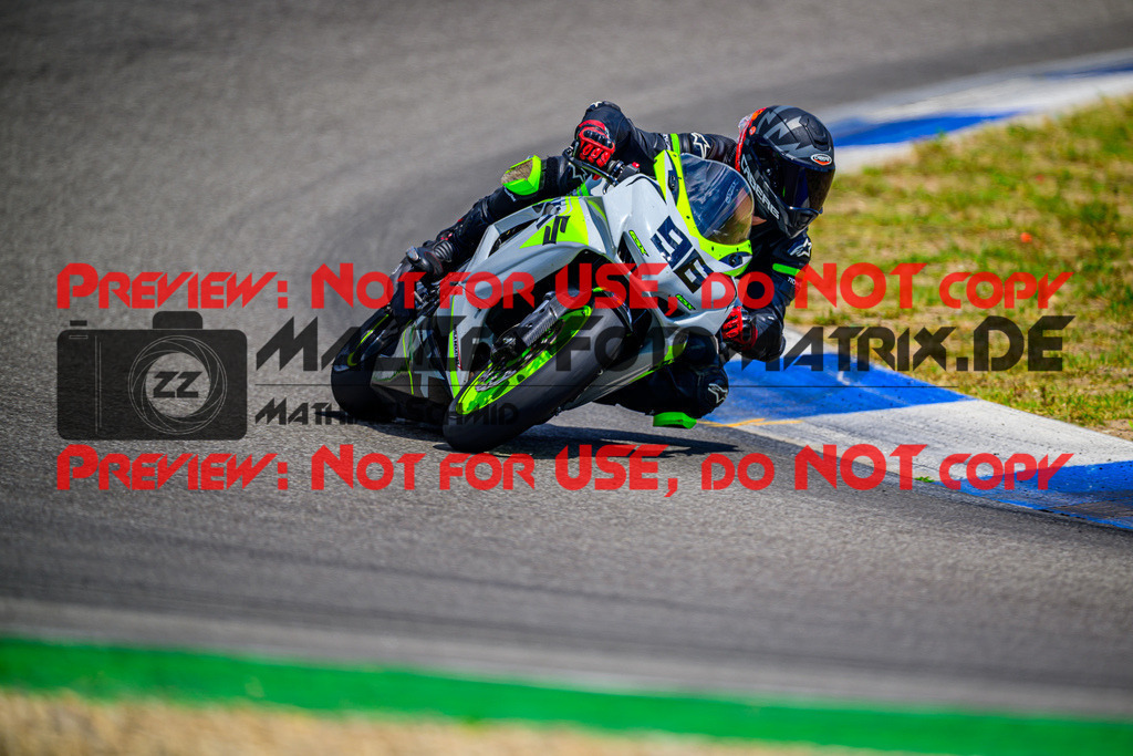 MaZZes_Fotomatrix_20250628_6007705_4575-2 | WEISS