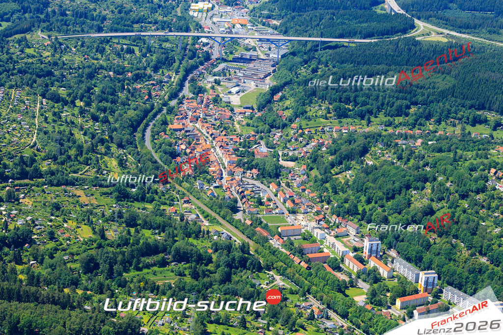 Die Luftaufnahme der Stadt Suhl wurde vom UL-Flugzeug heraus erstellt ( keine Drohne )- hohe Auflösung für beste Qualität