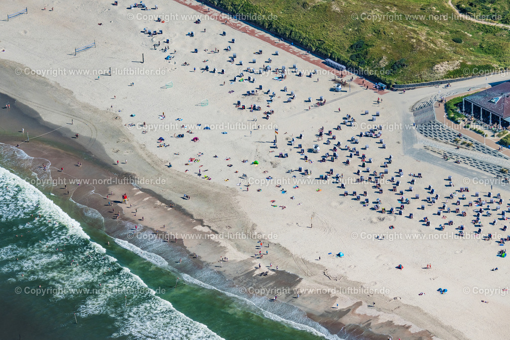 Norderney_Nordstrand_Badestrand_ELS_8052050923 | NORDERNEY 05.09.2023 Sandstrand- und Dünenlandschaft am Nordsrand mit Strankörben auf der Insel Norderney im Bundesland Niedersachsen, Deutschland. // Sandy beach and dune landscape on the northern edge with beach baskets on the island of Norderney in the state of Lower Saxony, Germany. Foto: Martin Elsen
