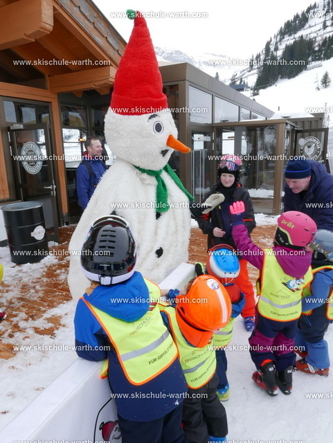 Pauli mit Kinder (1) | Photos von der Skischule Warth - Realisiert mit Pictrs.com