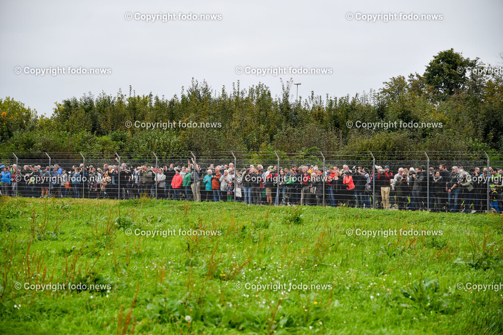 Flughafen Linz Hoersching_ Landung Antonov AN 225_ 05.10.2021-38 | 05.10.2021, Linz Hörsching, AUT, Flughafen Linz, Linz Airport, Landung Antonov 225, im Bild Antonov 225 - größtes und schwerstes Transportflugzeug der Welt zu Gast in Linz, Plane Spotter, Zaungäste