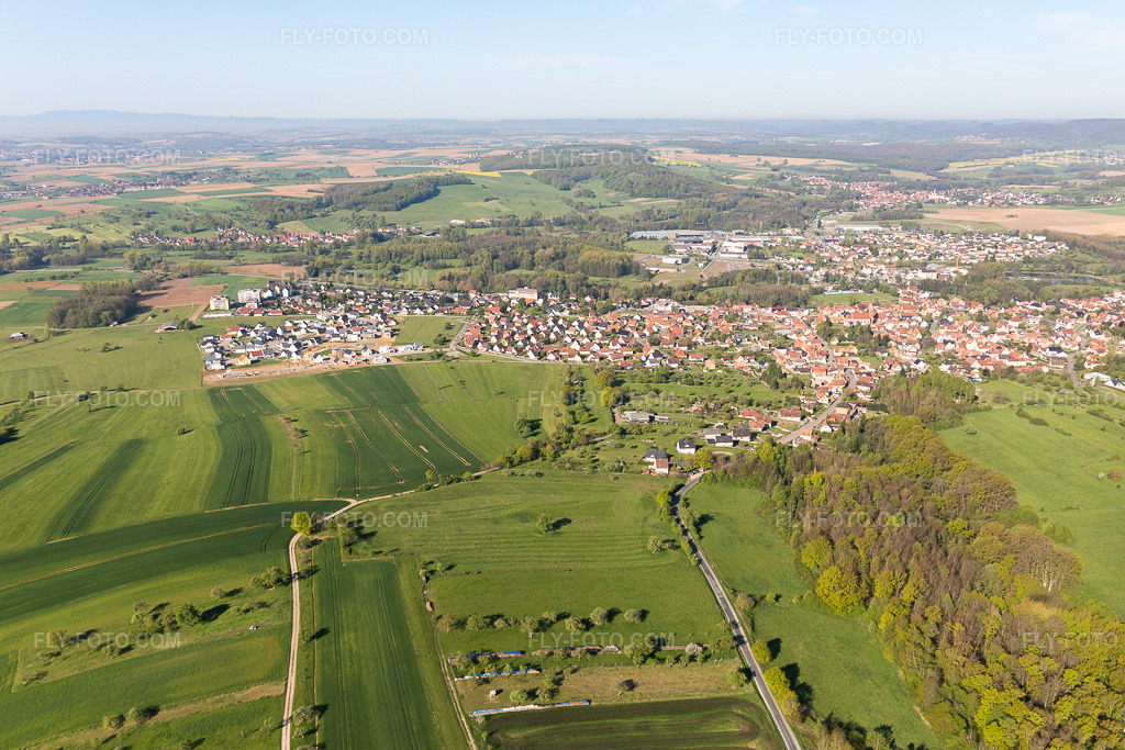 Aerial view: View of the town in Gundershoffen in the state Bas-Rhin, France.Photo: IMG_099398.jpg taken on 04/30/2017 by Werner Riehm/FLY-FOTO.comResolution of the original: 5192 x 3462 px