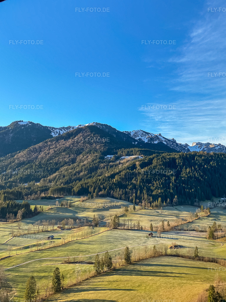 Luftbild: Blick zum Brauneck in Lenggries im Bundesland Bayern in Deutschland. Foto: IMG_0915.jpg vom 28.12.2023 durch Werner Riehm/FLY-FOTO.de
