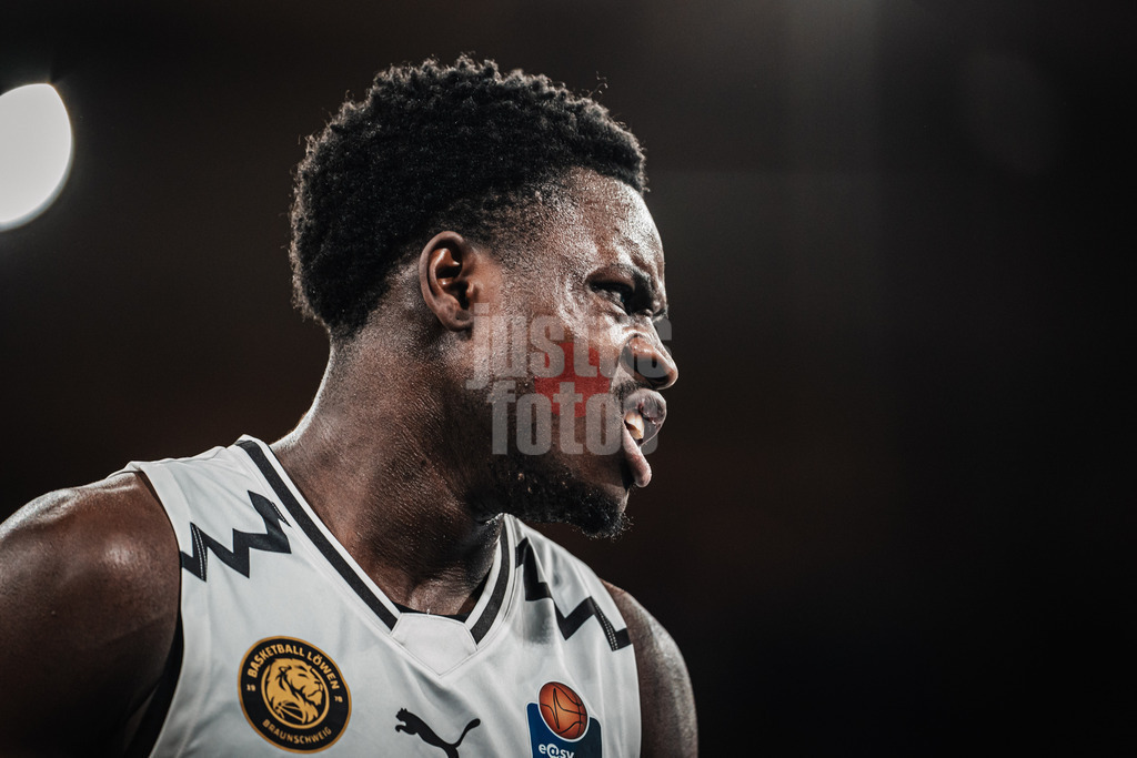 Basketball | Männer | Saison 2024/2025 | easyCredit Basketball Bundesliga | 14. Spieltag | Veolia Towers Hamburg vs. Basketball Löwen Braunschweig | 30.12.2024 | Barra Njie (#13, Basketball Löwen Braunschweig)