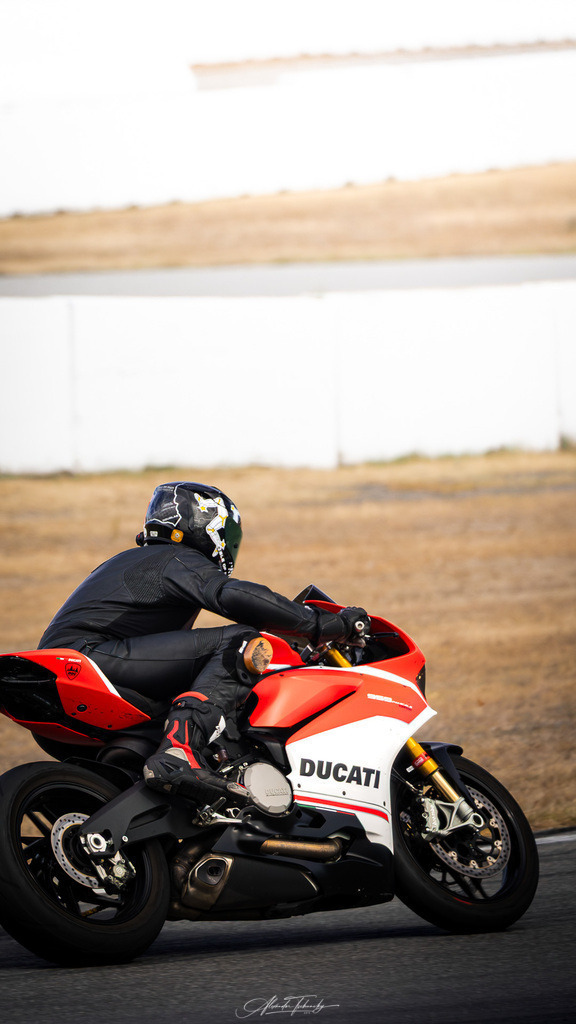 Ducati Trackday Hockenheimring 2026 | Entdecken Sie die faszinierende Welt von Alexander Tschuncky Arts: Kreative Fotografie, atemberaubende Automobilkunst und hochwertiger Bilderdruck. Lassen Sie sich inspirieren! - Realisiert mit Pictrs.com