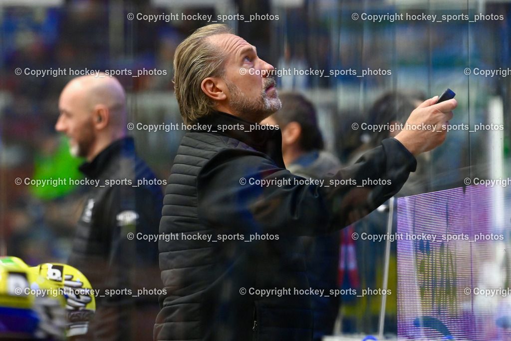 EC IDM WÄRMEPUMPEN VSV vs. HYDRO FEHERVAR AV 19 | Headcoach EC VSV TUOMIE Tray, EC IDM WÄRMEPUMPEN VSV vs. HYDRO FEHERVAR AV 19, EC IDM WÄRMEPUMPEN VSV vs. HYDRO FEHERVAR AV 19 am 20.11.2024 in Villach (Stadthalle Villach), Austria, (Photo by Bernd Stefan)