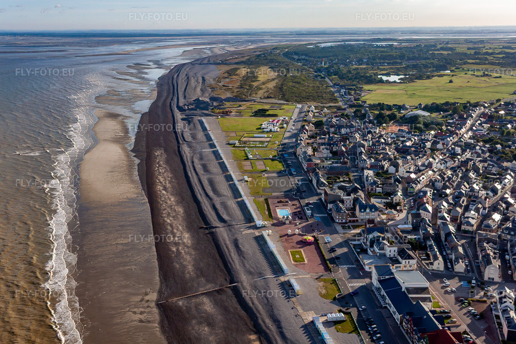 Vue aérienne: Vue de la ville à Cayeux-sur-Mer dans le département Somme, France.Photo: IMG_70906.jpg prise le 24/08/2014 par Werner Riehm/FLY-FOTO.euRésolution de l'original: 4752 x 3168 px