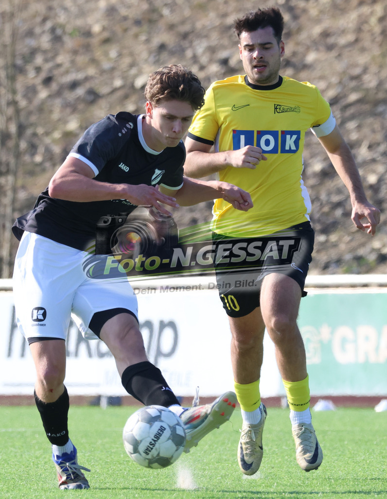 SV Rödinghausen II, FC Kaunitz | Auf dem Bild zu sehen: schwarz SV Rödinghausen II: Damian Bittner ; gelb FC Kaunitz: Dennis MartensSV Rödinghausen II, FC Kaunitz, Saison 25/26, Westfalenliga, Deutschland - Realisiert mit Pictrs.com
