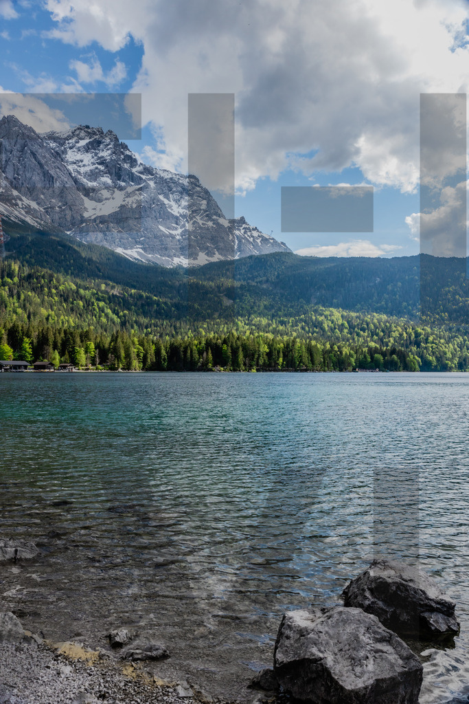 Bayern 6 | Eibsee mit der Zugspitze - Realisiert mit Pictrs.com