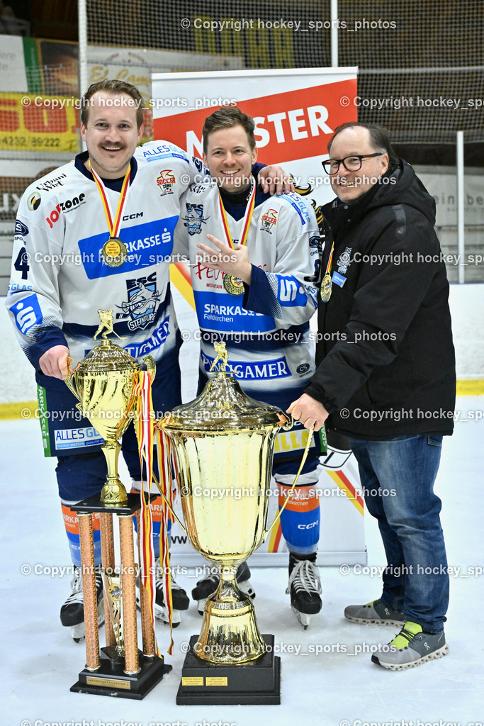 ESC Sparkasse Steindorf Meister 2025/26 | #64 Stichauner Fabian ESC Steindorf, #92 Ratz Patrick ESC Steindorf, Sportlicher Leiter ESC Steindorf Armin Ratz, ESC Sparkasse Steindorf Meister 2025/26, ESC Sparkasse Steindorf Meister 2025/26 am 08.03.2026 in Althofen (Stadthalle Althofen), Austria, (Photo by Bernd Stefan)