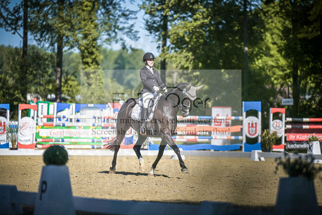 DOS_7192 | Entdecke hochwertige Reitturnierfotos von Foto Oger. Professionell, emotional und authentisch – jetzt Lieblingsmomente im Shop bestellen.Deutschlandweite Turnierfotografie. - Realisiert mit Pictrs.com