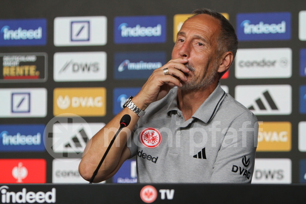 Eintracht Frankfurt Trainer Adi Hütter | Online-Shop | monipfaff.de - Realisiert mit Pictrs.com