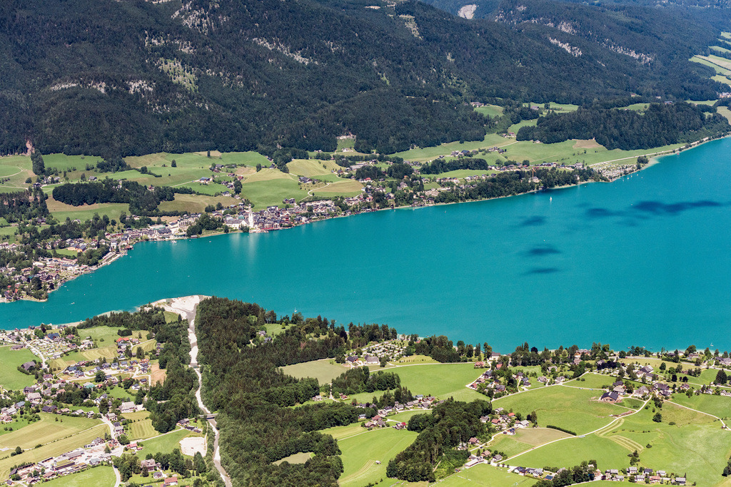 dr__0010186.jpg | SANKT WOLFGANG IM SALZKAMMERGUT 05.07.2017 Dorfkern an den See- Uferbereichen des Wolfgangsee in Sankt Wolfgang im Salzkammergut in Oberösterreich, Österreich. // Village on the lake bank areas of Wolfgangsee in Sankt Wolfgang im Salzkammergut in Oberoesterreich, Austria. Foto: Daniel Reiter